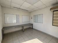 Bureaux et commerces 4 pièces