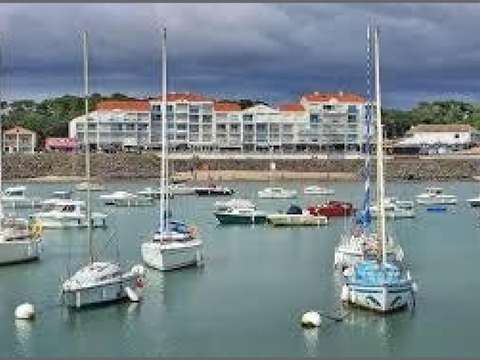 Bureaux et commerces 2 pièces