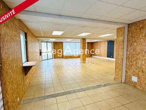 Bureaux et commerces 4 pièces
