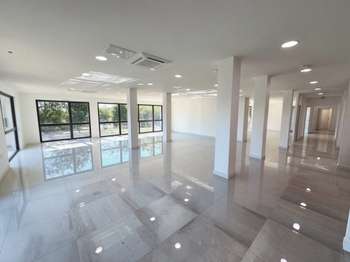 Bureaux et commerces 18 pièces Bureaux et commerces 18 pièces