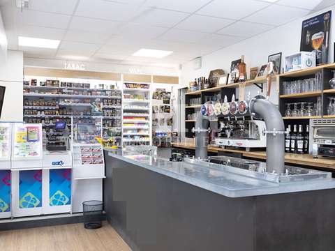 Bureaux et commerces 8 pièces