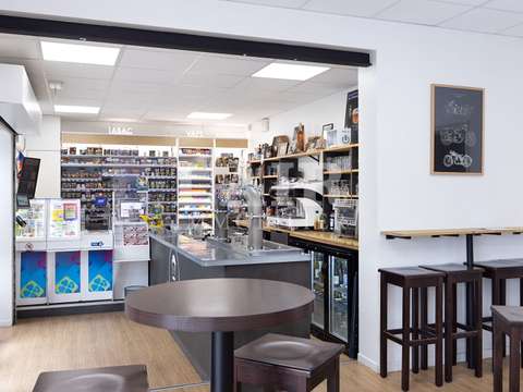 Bureaux et commerces 8 pièces