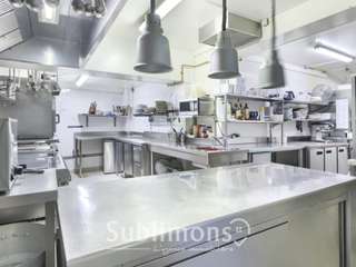 Bureaux et commerces 6 pièces