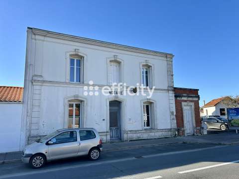 Bureaux et commerces 8 pièces La Tremblade 17