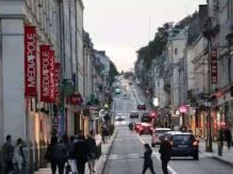 Bureaux et commerces Laval 53