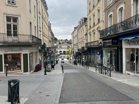 Bureaux et commerces Laval 53