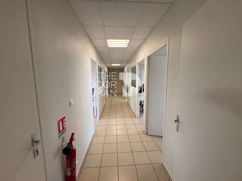 Bureaux et commerces 11 pièces