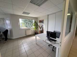 Bureaux et commerces 11 pièces