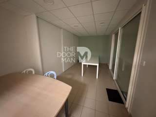 Bureaux et commerces 11 pièces