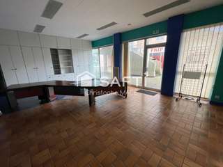 Bureaux et commerces 4 pièces