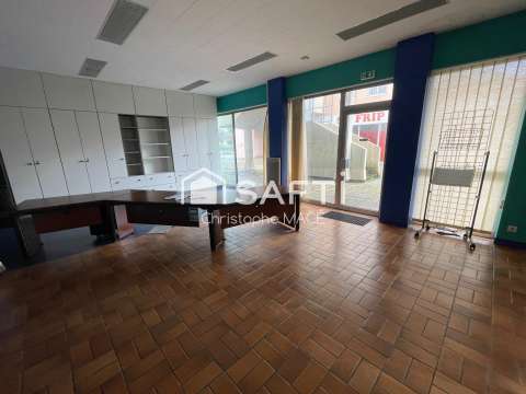Bureaux et commerces 4 pièces