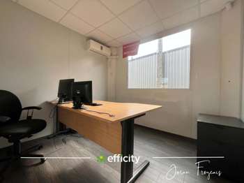 Bureaux et commerces 13 pièces