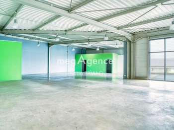 Vente Bureaux et commerces 600 m&sup2;Laval Le Pavement