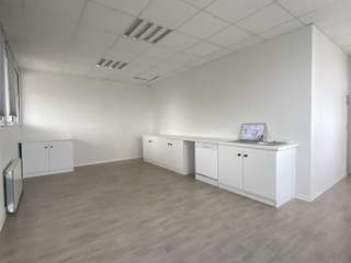 Bureaux et commerces 8 pièces