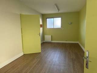 Bureaux et commerces 4 pièces Bureaux et commerces 4 pièces