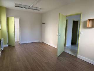 Bureaux et commerces 4 pièces Bureaux et commerces 4 pièces