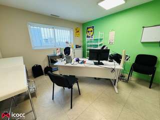 Bureaux et commerces 8 pièces