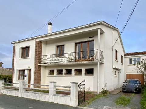 Bureaux et commerces 19 pièces Luçon 85