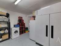 Bureaux et commerces 4 pièces