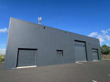 Vente Bureaux et commerces 370 m&sup2;Montréverd