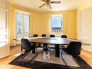 Bureaux et commerces 7 pièces