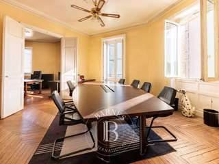 Bureaux et commerces 7 pièces