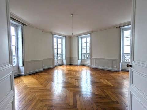 Bureaux et commerces 5 pièces