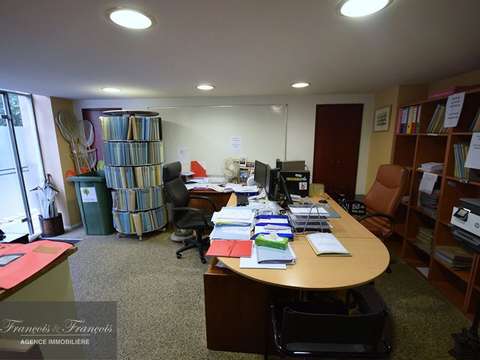 Bureaux et commerces 6 pièces