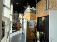Bureaux et commerces 8 pièces