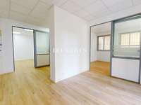 Bureaux et commerces 4 pièces Bureaux et commerces 4 pièces