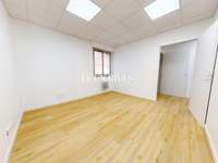 Bureaux et commerces 4 pièces Bureaux et commerces 4 pièces