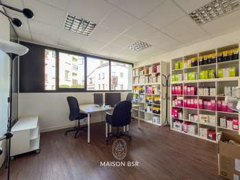 Bureaux et commerces 15 pièces