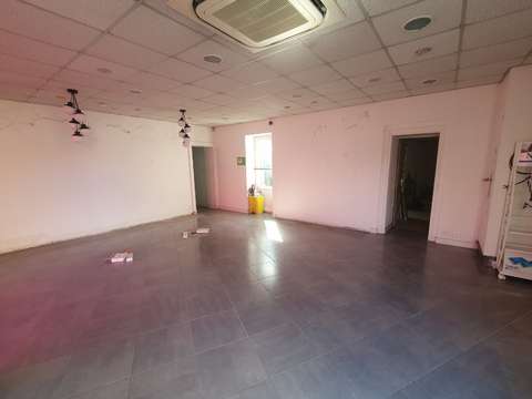 Bureaux et commerces 6 pièces