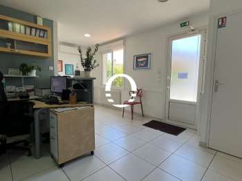 Bureaux et commerces 4 pièces