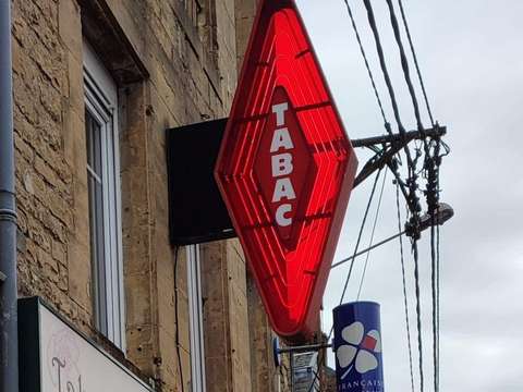 Bureaux et commerces Prix-lès-Mézières 08