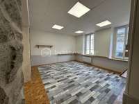Bureaux et commerces 4 pièces