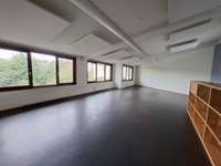 Bureaux et commerces 4 pièces