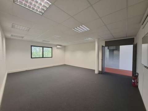 Bureaux et commerces 4 pièces