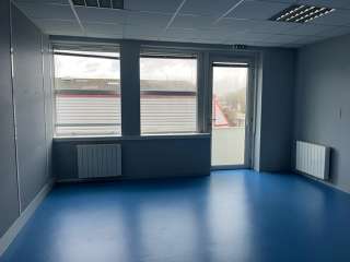Bureaux et commerces 4 pièces