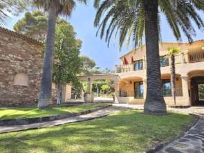 Vente Bureaux et commerces 850 m&sup2;Roquebrune-sur-Argens