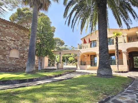 Bureaux et commerces Roquebrune-sur-Argens 83