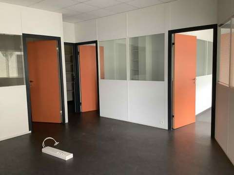 Bureaux et commerces 4 pièces