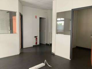 Bureaux et commerces 4 pièces