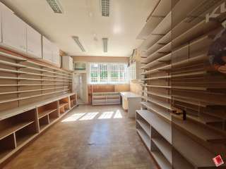 Bureaux et commerces 4 pièces