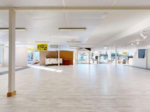 Bureaux et commerces Saint-James 50