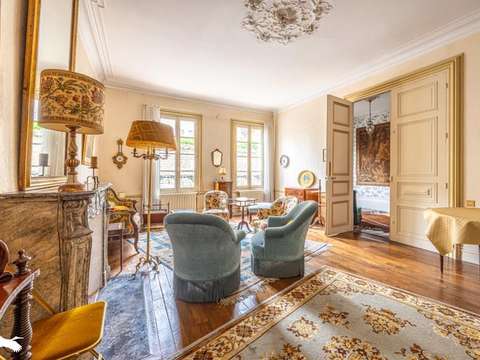 Bureaux et commerces 9 pièces