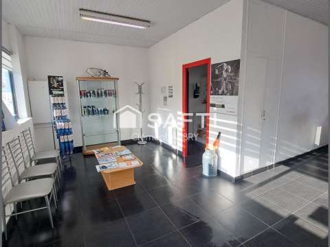 Bureaux et commerces 9 pièces