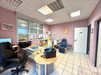 Bureaux et commerces 4 pièces Bureaux et commerces 4 pièces