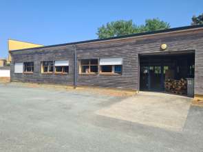 Vente Bureaux et commerces 779 m&sup2;Saint-Sulpice-le-Verdon