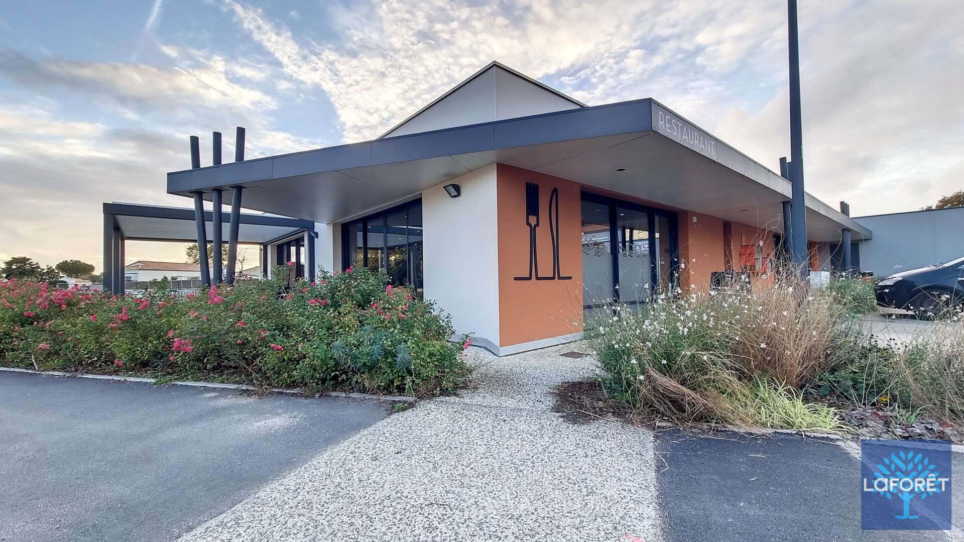 Vente Bureaux et commerces à Sainte-Flaive-des-Loups (85150) : à vendre